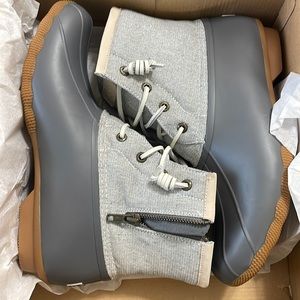 Sperry saltwater duck boots: metallic grey 🦆Size 10.  ⚡️NEW IN BOX ⚡️